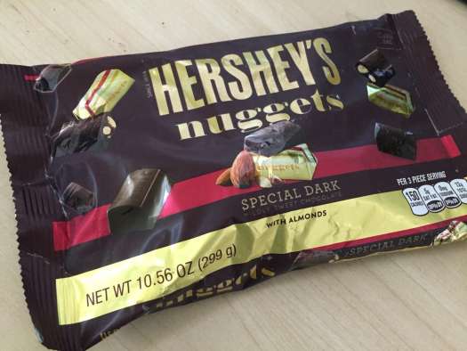 Socola Hershey's Nuggets vuông đắng nhân hạnh nhân (mẫu mới 286g)