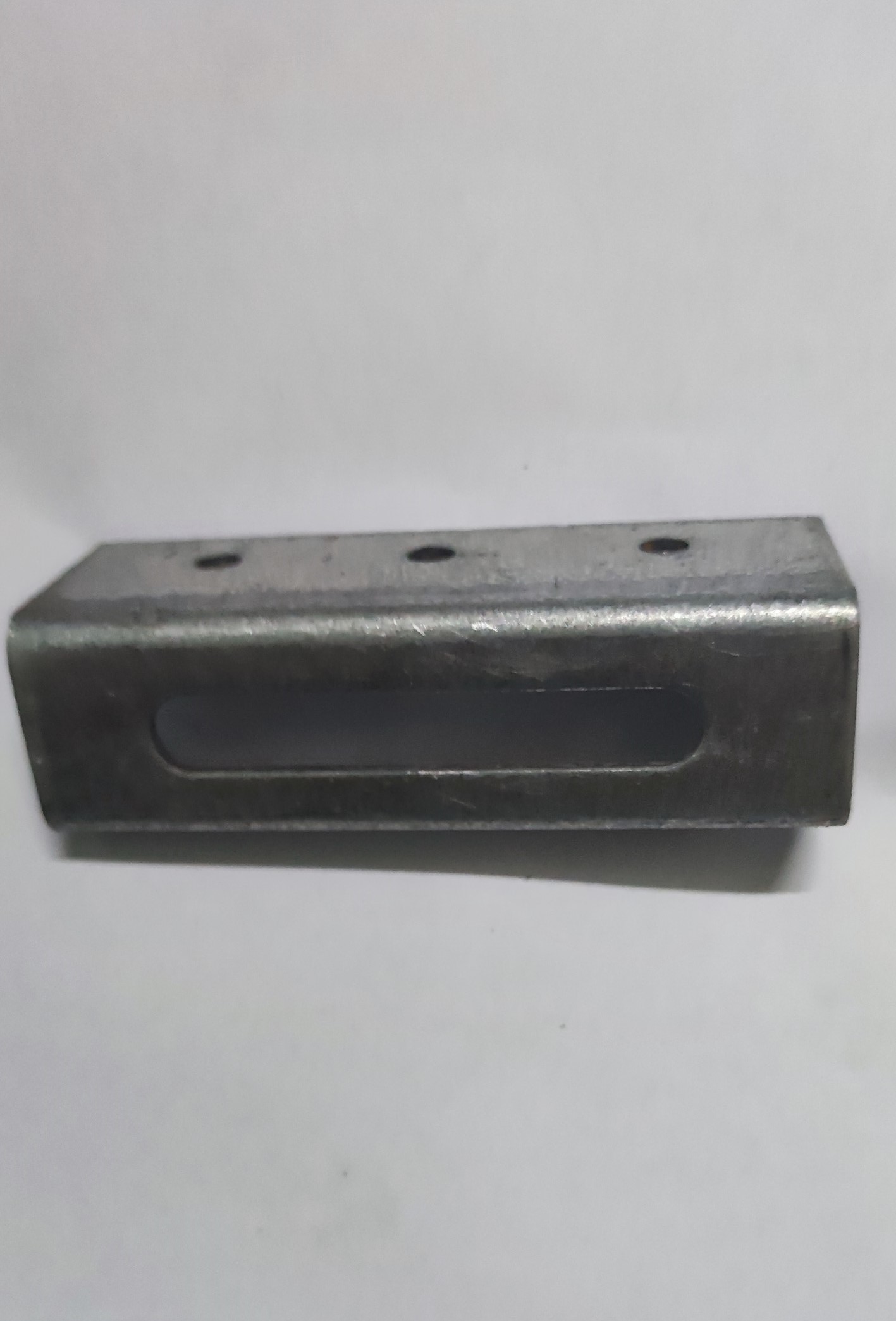 Bát L 1 lỗ bắt khung sắt hộp cho kẹp giữa, kẹp biên chuyên dụng cho điện mặt trời