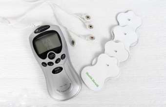 Máy mát xa châm cứu đấm bóp giúp điều trị các triệu chứng đau nhức vai gáy cơ xương khớp