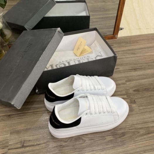 ✲✢⊕  Giày Alexander Mcqueen ✅phun box bill✅ Giày thể thao trắng  MCQ gót đen nam nữ hàng cao cấp