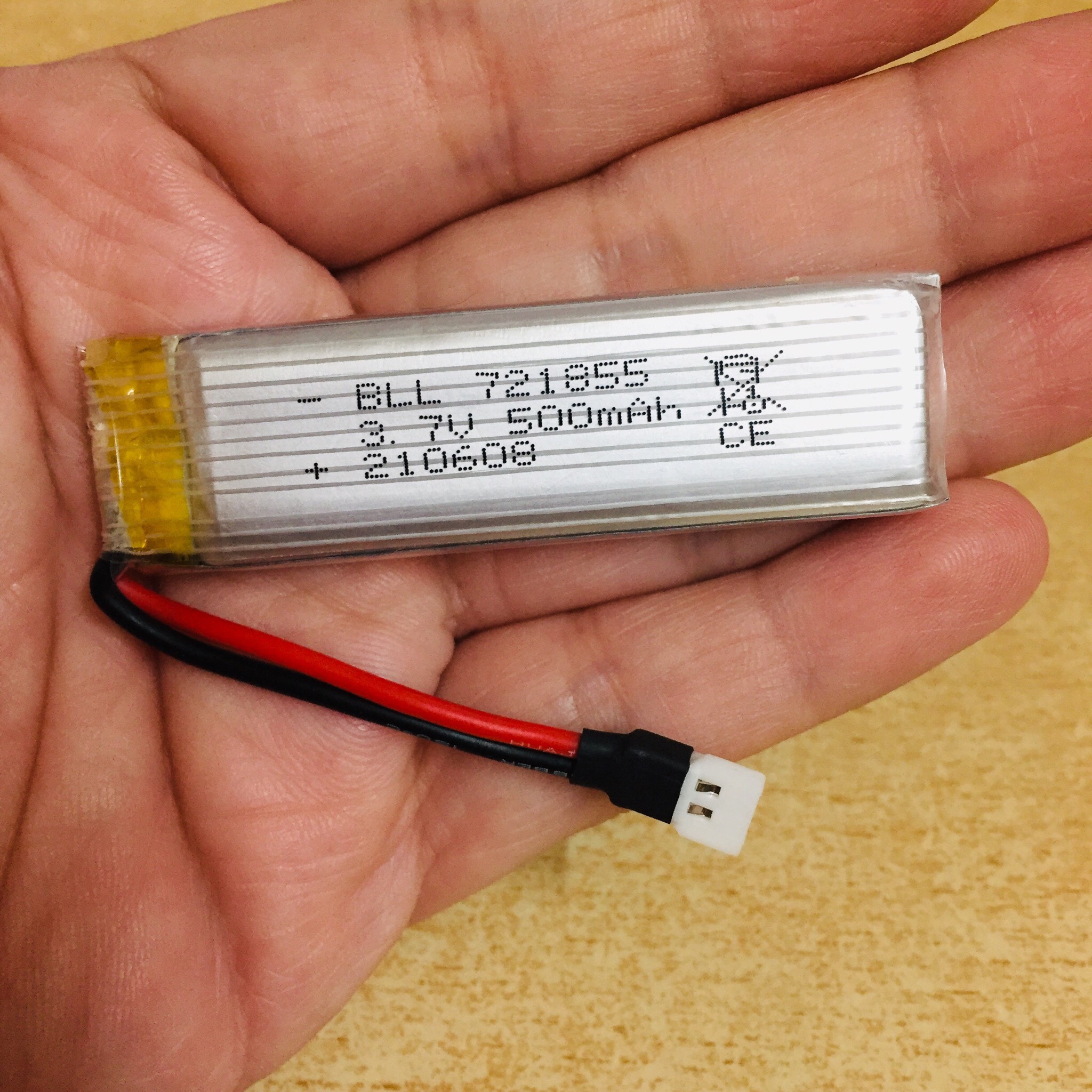Pin sạc 3.7V 500mAh dài 59mm dành cho máy bay trực thăng 6 kênh v977 XK K110