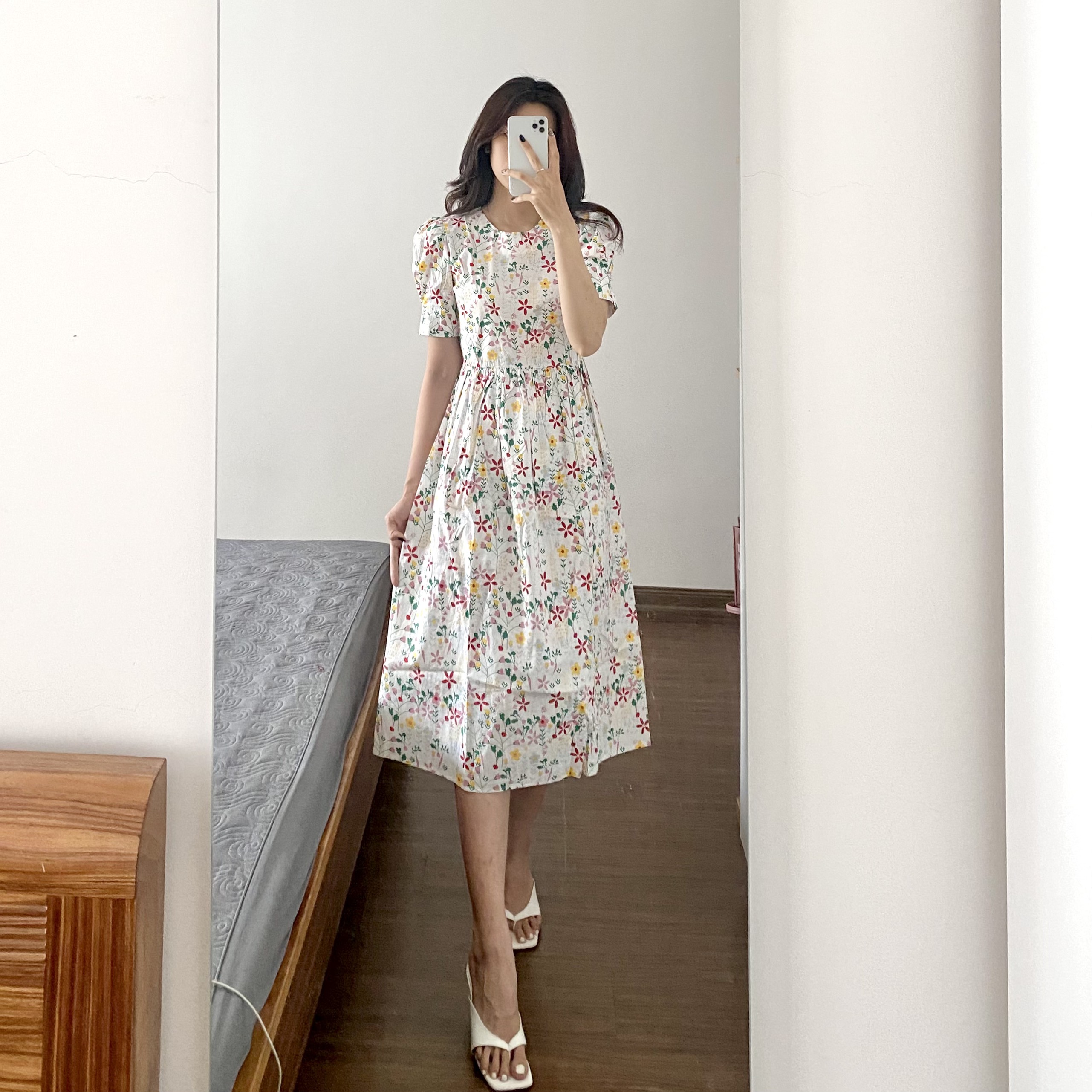 Nhẹ nhàng và nền nã với váy dài vintage hoạ tiết hoa nhí - Thời trang -  Việt Giải Trí
