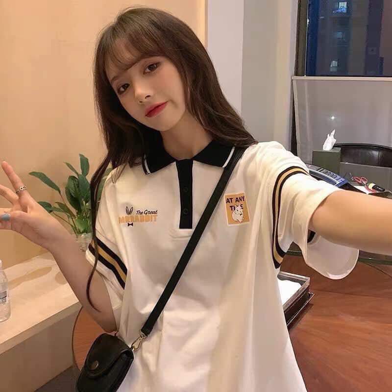 Áo polo Nữ Vạch Tay Logo Thỏ Mập From Thụng thời trang hotrend 2023