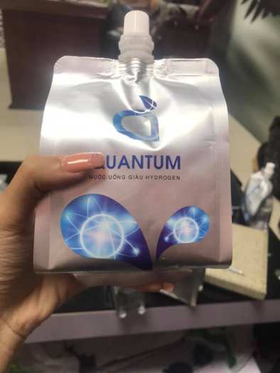 Nước khoáng tốt cho sức khỏe QUANTUM, chứa ion kiềm giàu hydrogen giúp giảm cân an toàn, mang lại công dụng thần kì cho sức khỏe. (333ml/túi)