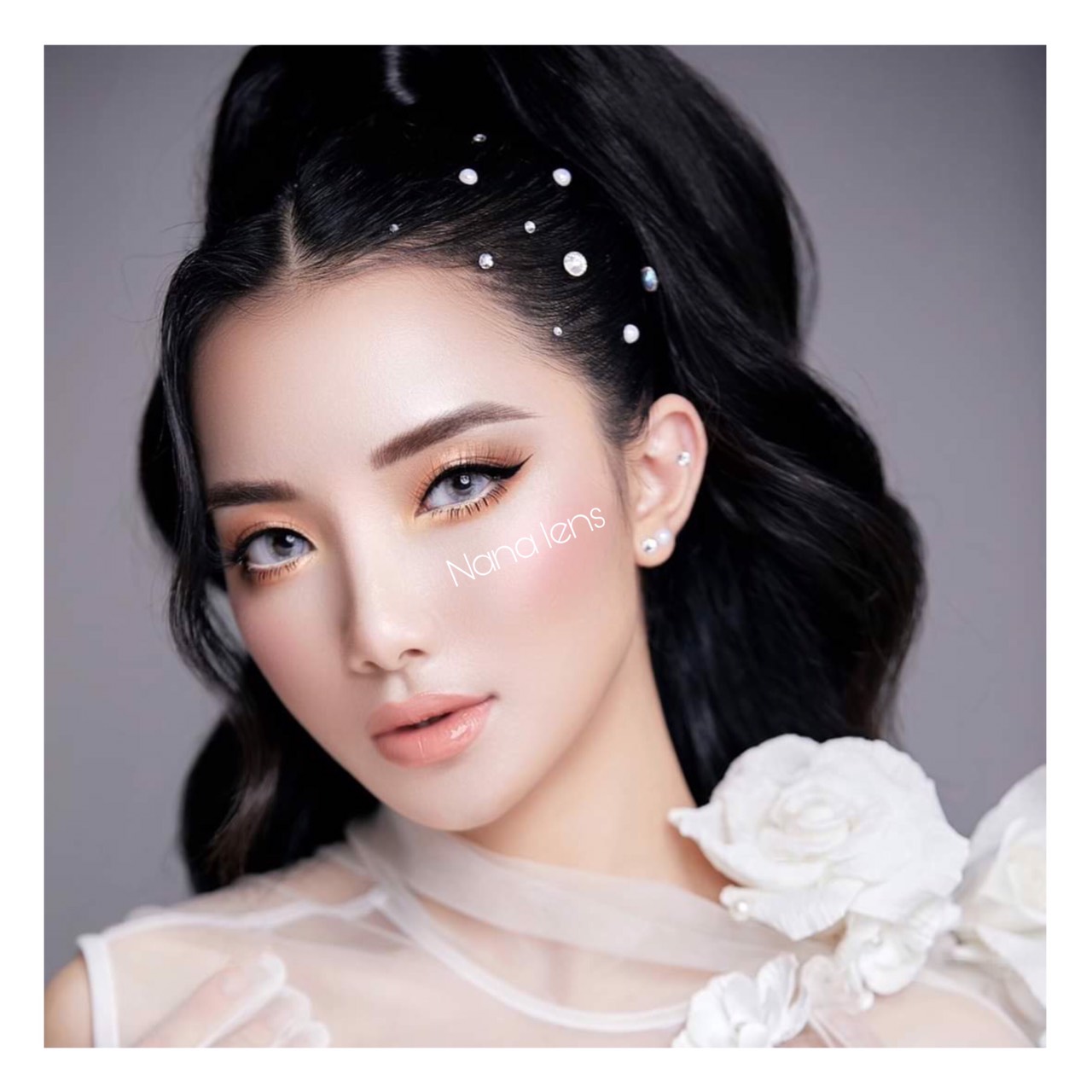 Lens - Kính áp tròng màu xám sáng không viền tây cho cô dâu trang điểm sang chảnh cá tính