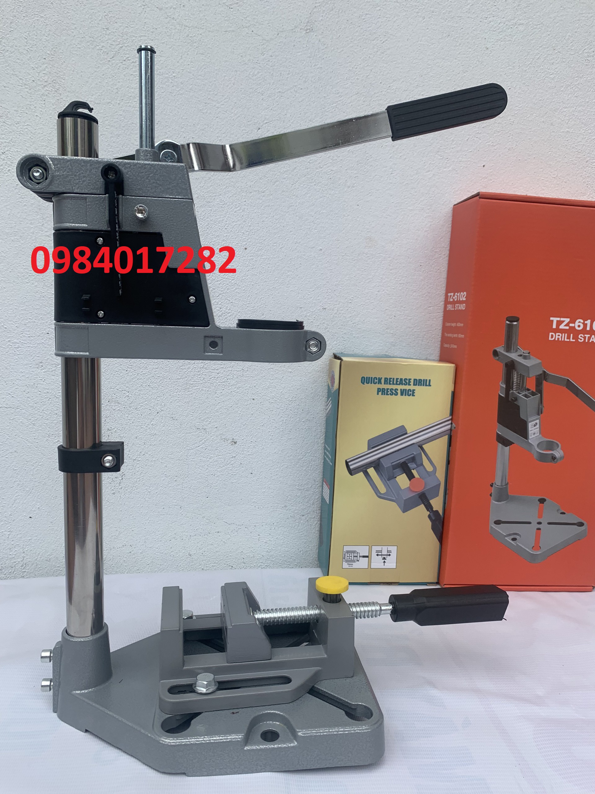 Khung đế kẹp máy khoan mini - khung chuyển đổi khoan bàn - tz6102.có eto kẹp rất chắc chắn.