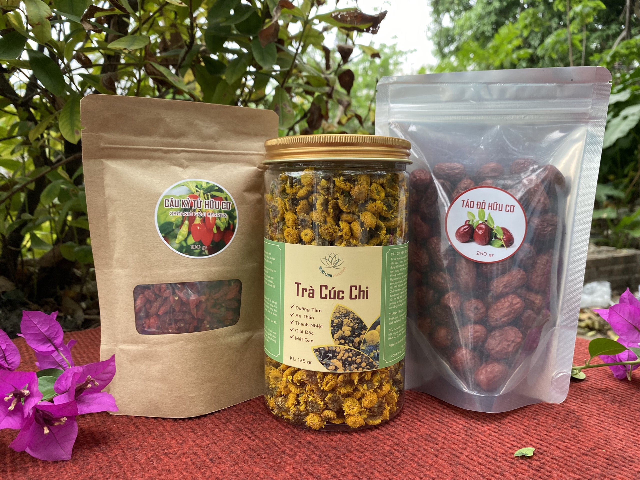 Sét trà hoa cúc 125g + táo đỏ hữu cơ 250g + kỷ tử hữu cơ 100g cúc chi tiến vua ngọc linh