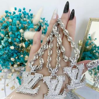 Dây chuyền Nữ Và Mặt Chữ LV - D2936 JURI SHOP - Không đen không dị ứng (Dây chuyền dài 47cm)