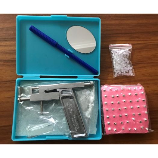 Hộp dụng cụ bấm lỗ tai ( máy kim loại )