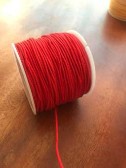 DÂY THUN CO GIÃN TO 1MM MÀU ĐỎ TƯƠI XỎ VÒNG GỖ 55K 1 CUỘN