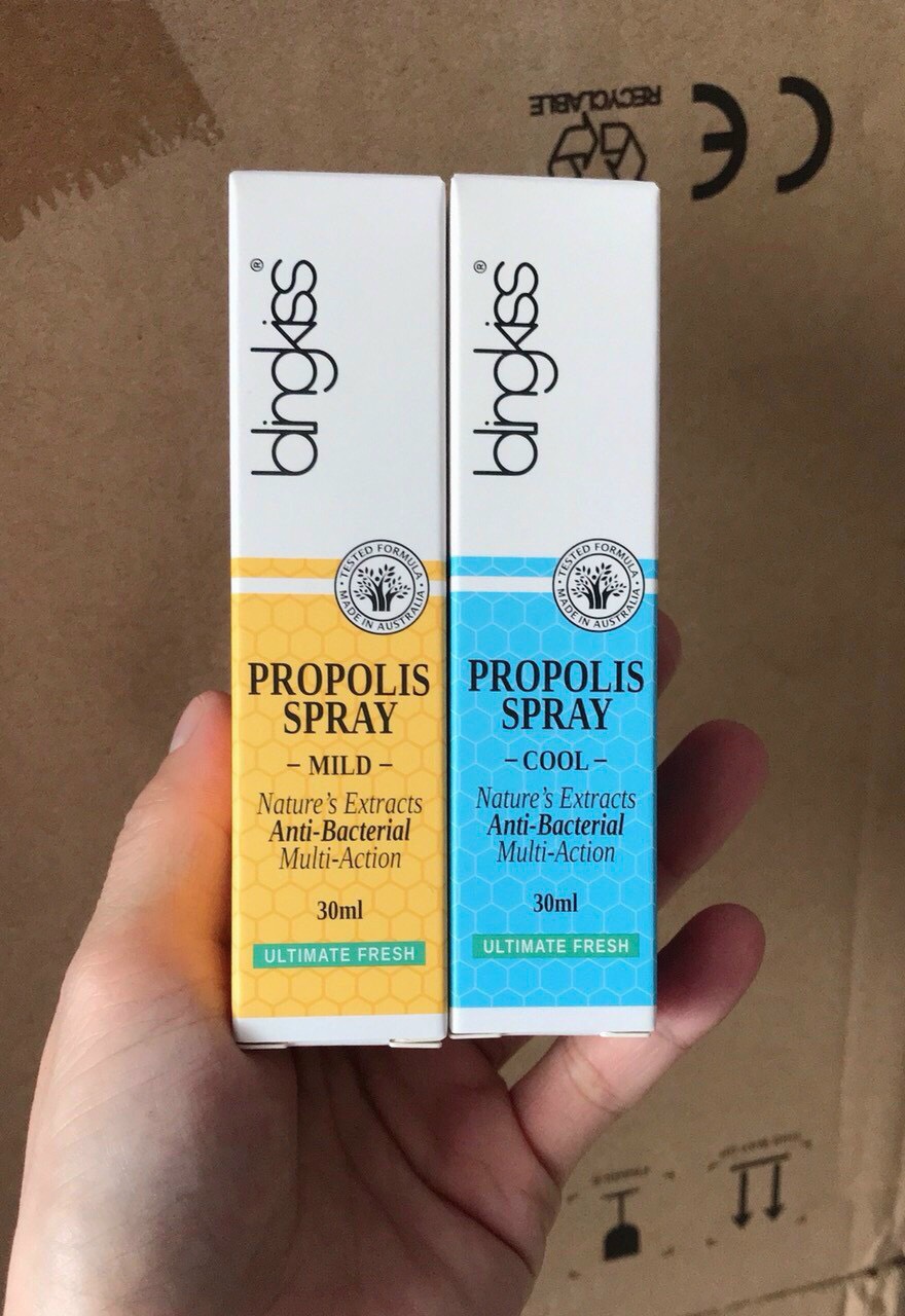 Xịt keo ong thơm miệng blingkiss propolis spray mild/cool 30ml của úc