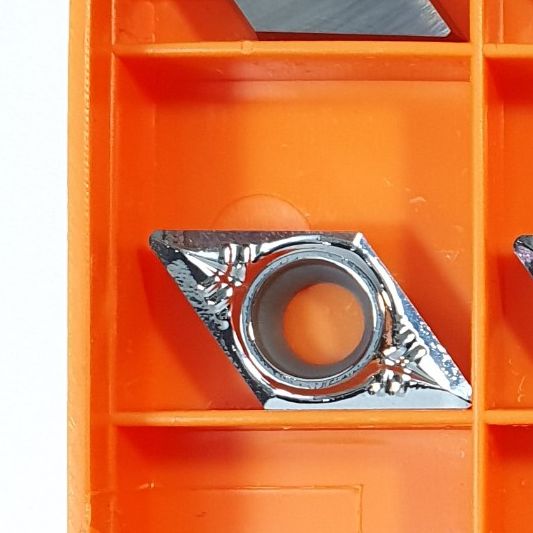 Mảnh chíp dc11 r04 , r08 chuyên nhôm gỗ nhựa xịn senku