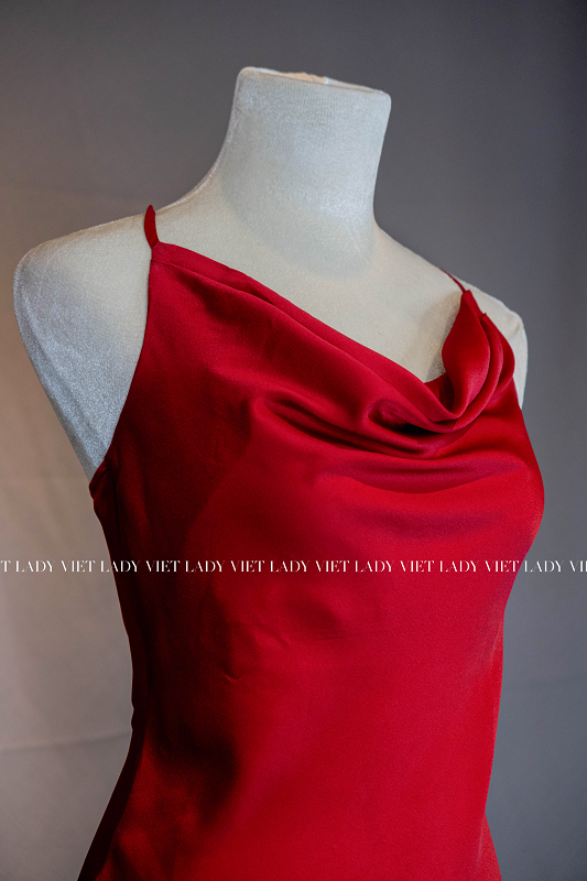 Đầm thiết kế 2 dây chất liệu vải lụa satin vietlady fashion màu đỏ cổ đổ sang trọng quyến rũ