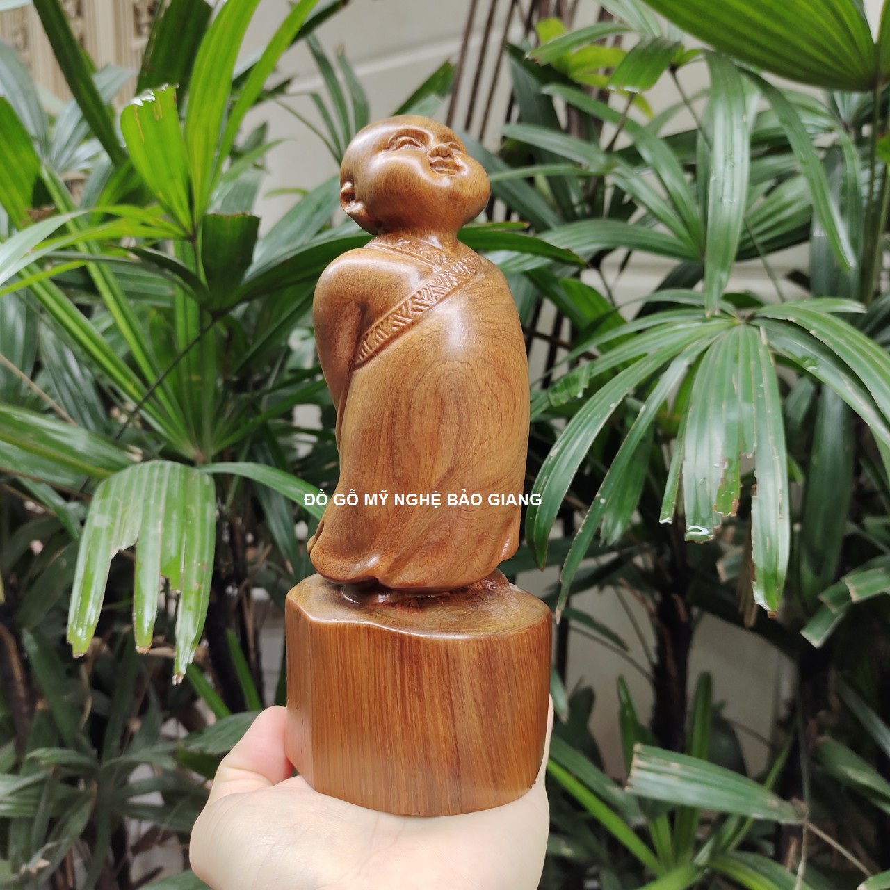 Tượng vạn sự tùy duyên gỗ bách xanh cao 20 cm