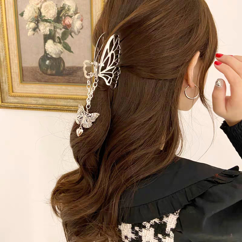 Kẹp Tóc Hình Bướm Treo Mặt Trái Tim Kim Loại Phong Cách Dễ Thương - New Thoi Trang
