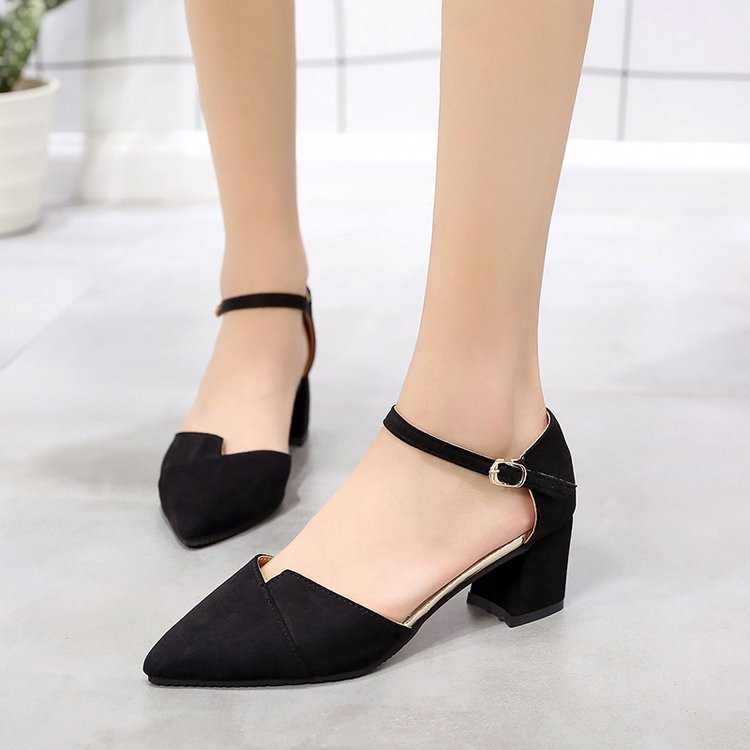 Giày xăng đan cao gót màu đen đế vuông cao 5 phân big size ngoại cỡ 40, 41,42,43, 44 rất êm chân