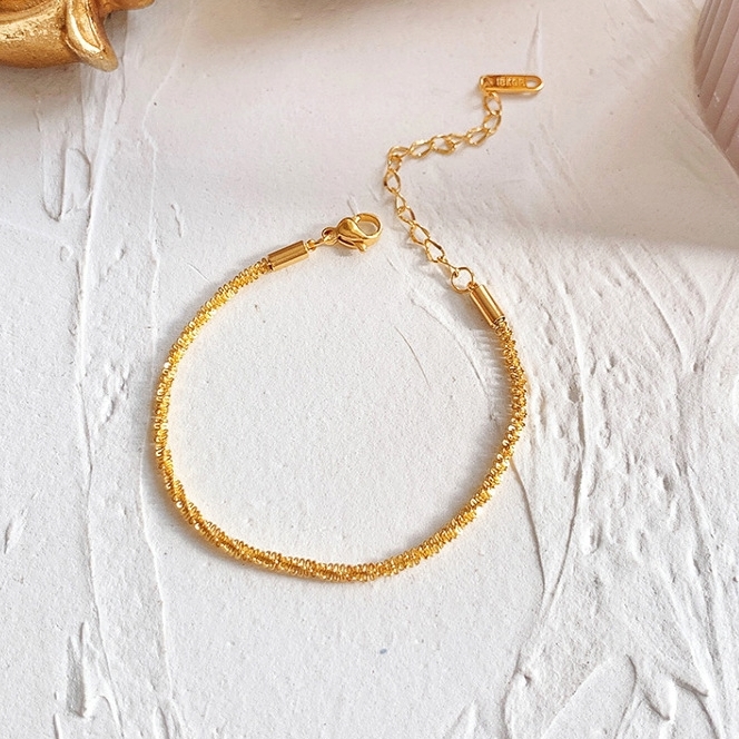 Lắc tay nữ mạ vàng chất liệu titan không gỉ thiết kế dây xoắn tròn nổi bật sáng màu