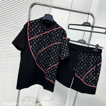 Bộ đồ cộc tay mặc hè nam Eo Vì dập vân hoa chữ monogram nửa vòng tròn viền đỏ thêu logo sau lưng BH46P