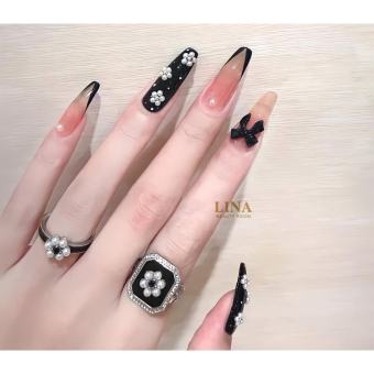 Móng úp thủ công gắn phụ kiện tạo hoa cùng gắn nơ đen lãng mạn P124