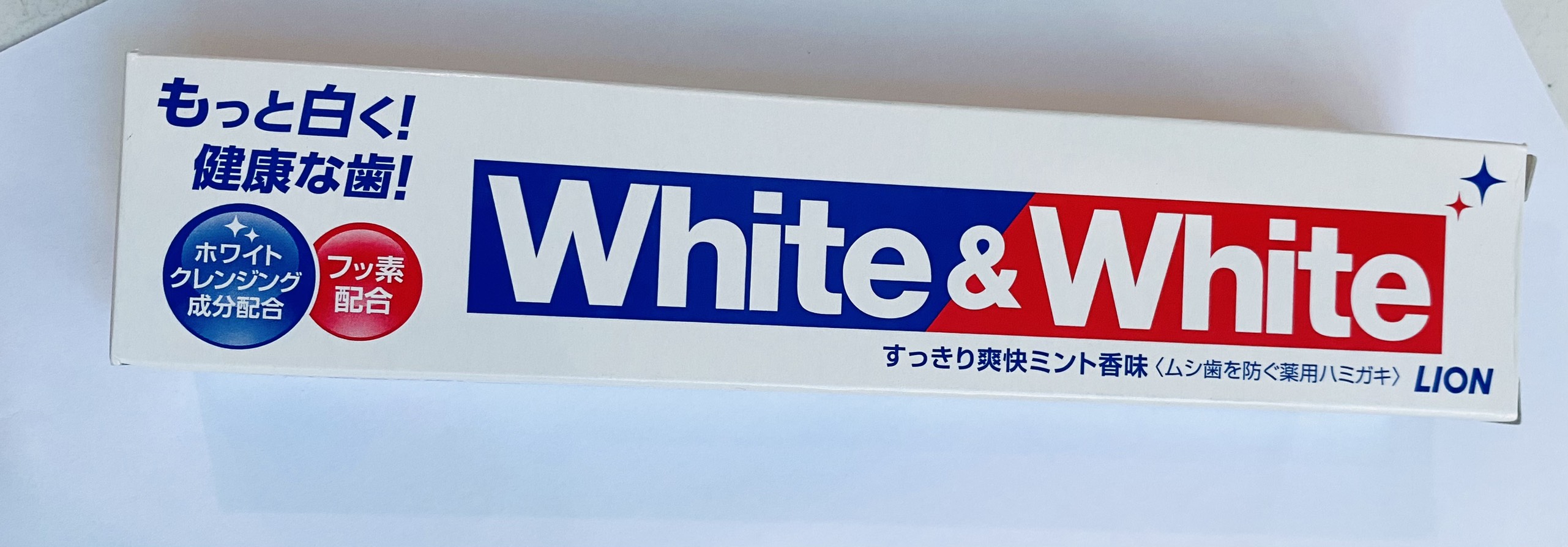 Hộp kem đánh răng White & white Lion 150g Nhật Bản
