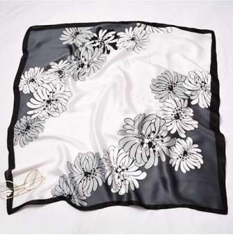 Khăn lụa vuông họa tiết cỡ 70x70cm