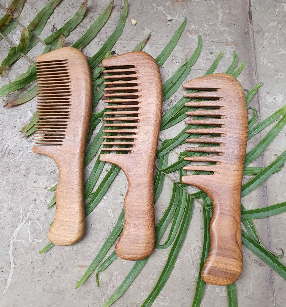 Lược gỗ bách xanh mùi thơm dịu ngọt tâm an - lược gỗ chống tĩnh điện - chống tĩnh điện - hạn chế xơ rụng tóc - Quà tặng cao cấp - thatchatstore BX02