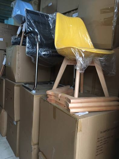 Ghế Eames có đệm, chân gỗ, hàng nhập khẩu TKC-114-TP.HCM