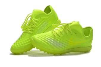 Giày đá bóng sân cỏ nhân tạo