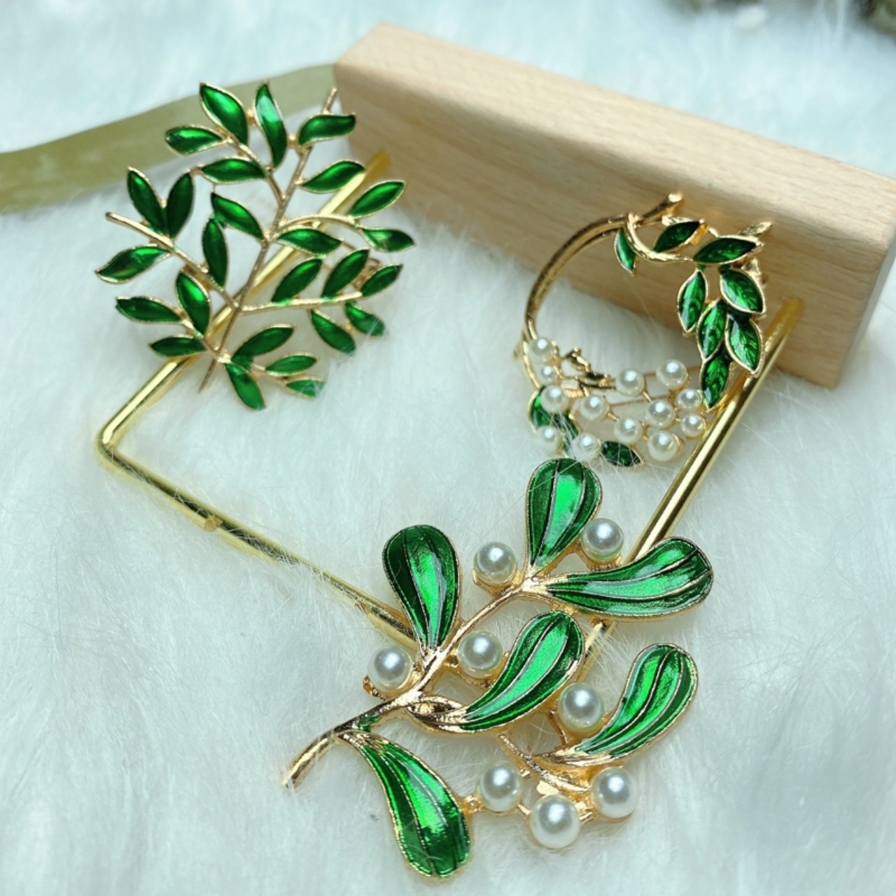 Kẹp cành lá đính hạt trai