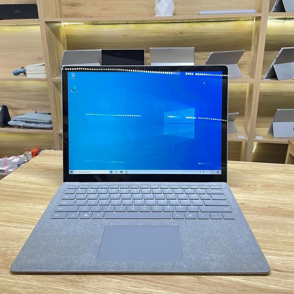 Microsoft surface laptop 2 i5/8gb/128gb 99%