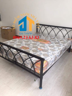 Giường  sắt kiểu gỗ cao cấp 160×200