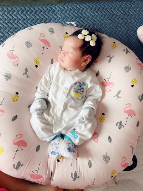 gối chống trào ngược cho bé Tặng gối chống móp đầu cho bé( Size 70cmx70cm
