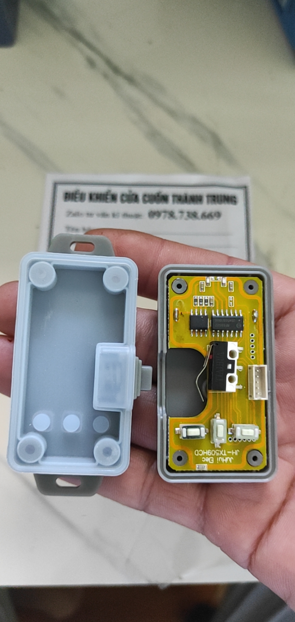 Tự dừng cửa cuốn phát sóng Austdoor A803, cửa dừng khi chạm vật cản