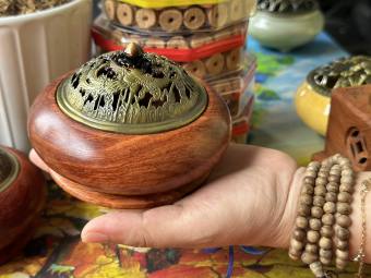 LƯ XÔNG TRẦM BẰNG GỖ HƯƠNG