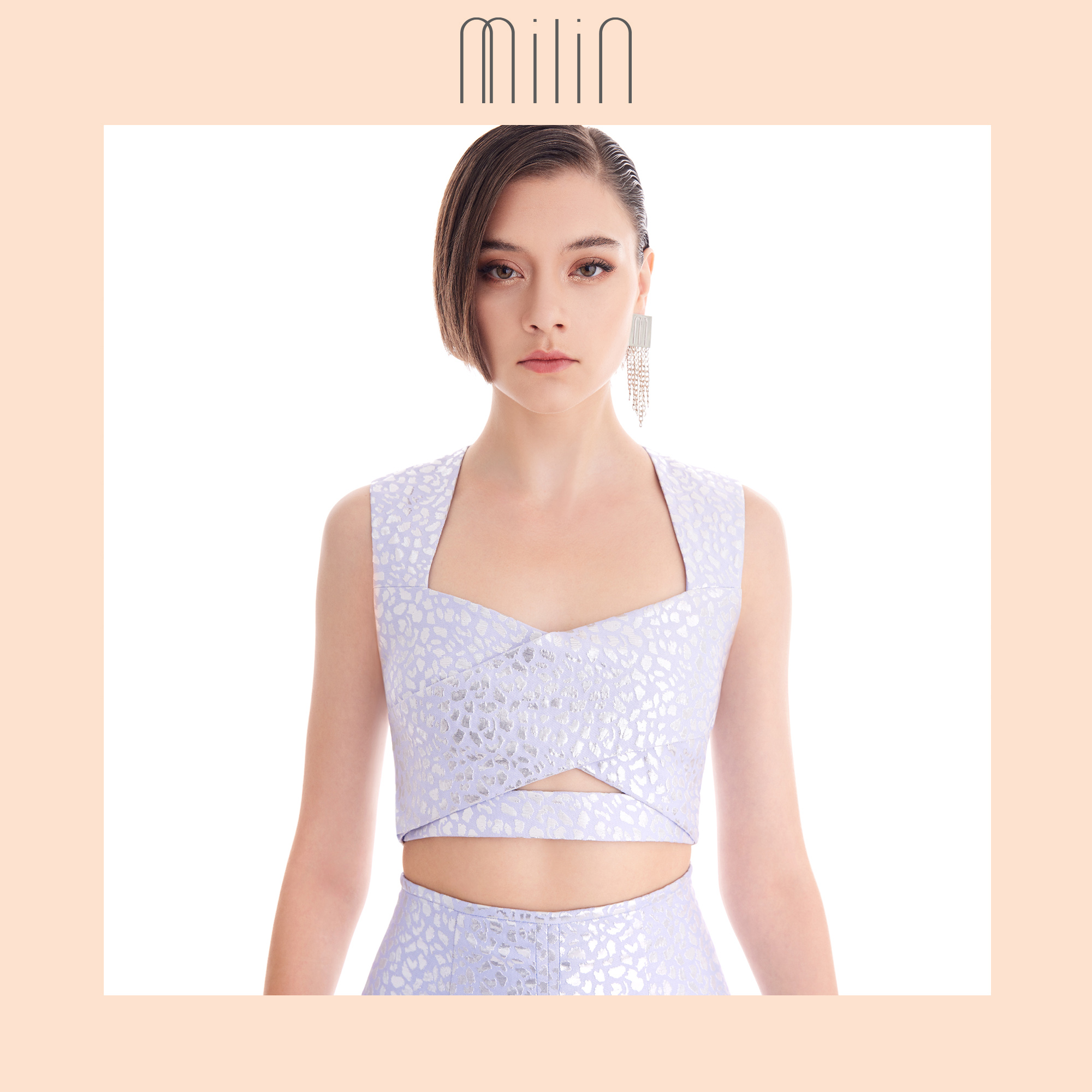 [MILIN] Wrap around and cutout detail heater neck brocade cropped top เสื้อครอปผ้าโบรเคดดีเทลป้ายและคัทเอาท์ / Maple Top ราคา 1,198 บาท*ส่งฟรี