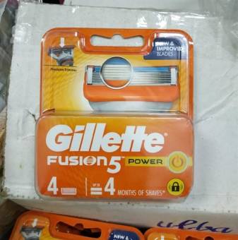 Hộp 4 đầu dao cạo râu Gillette Fusion Proglide 5 lưỡi của Đức