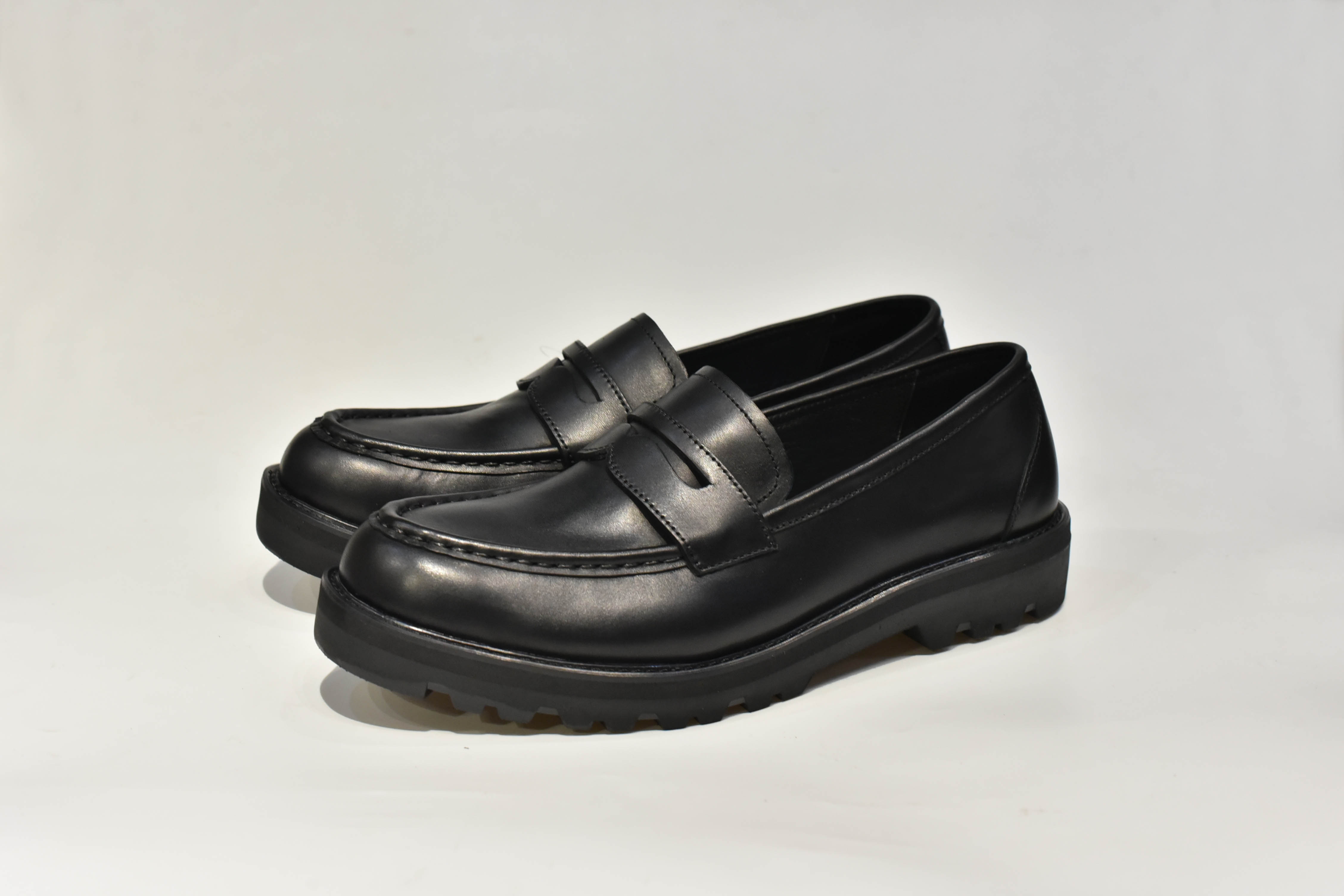 [TATHANIUM Footwear] Giày loafer da bò mộc màu đen