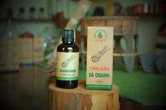 Tinh dầu sả chanh Lê QUế 50ml khử mùi, kháng khuẩn mạnh, xua đuổi côn trùng- Tặng lọ treo khuếch tán tinh dầu