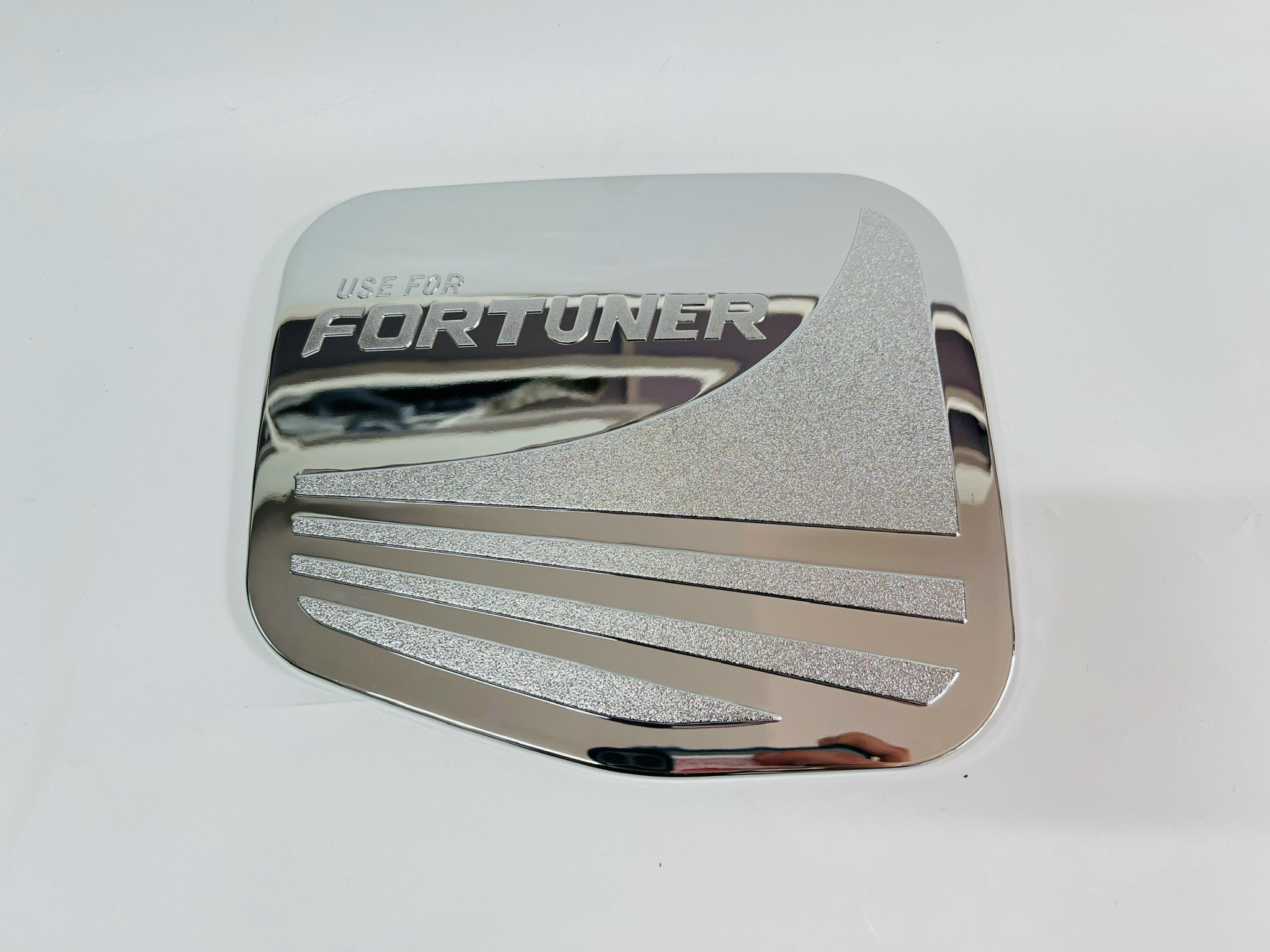 Ốp nắp bình xăng mạ crom Toyota Fortuner 2006-2015