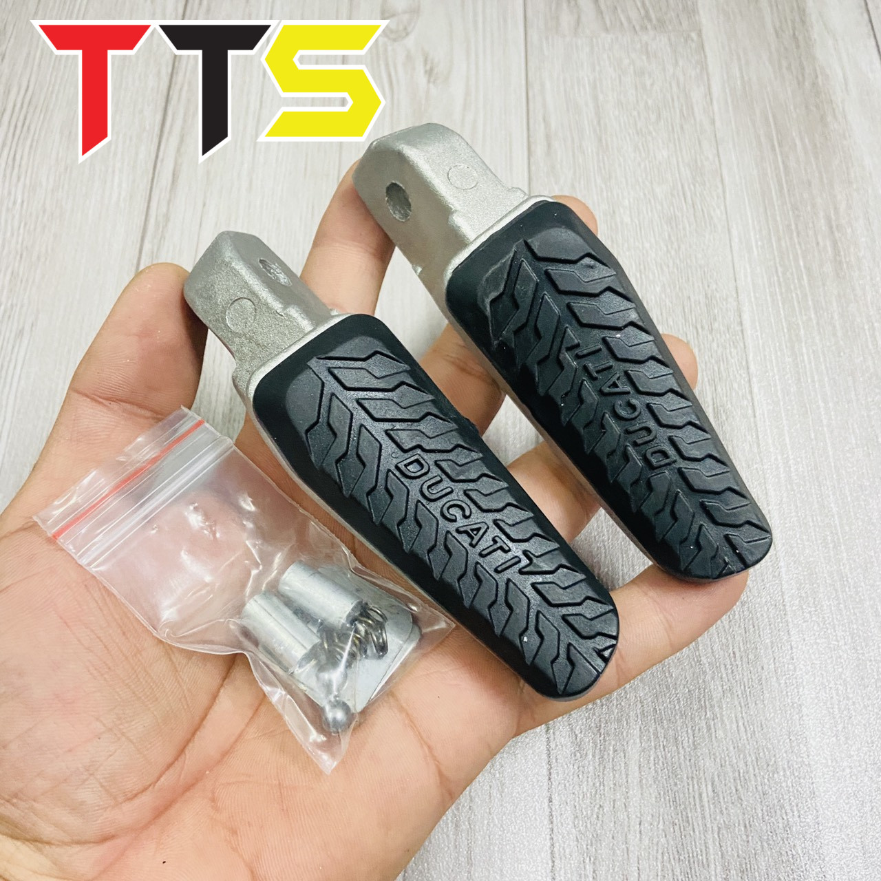Gác chân sau ducati k2 sử dụng cho nhiều dòng xe honda, yamaha, suzuki