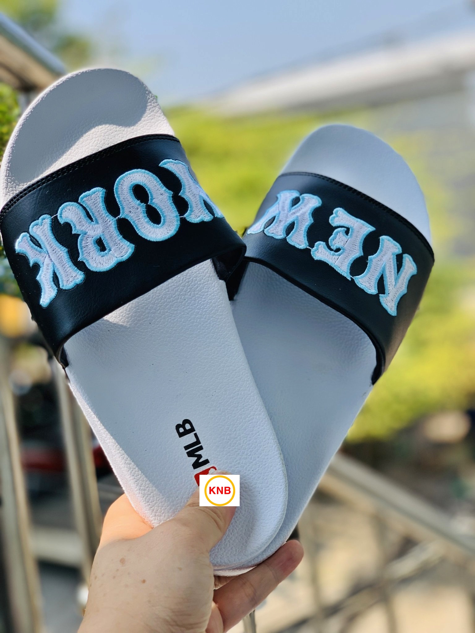 Dép quai ngang nam nữ dép in chữ unisex MLB New York dép quai ngang thể thao nam nữ, Dép mlb bóng chài quai ngang thể thao nam nữ,dép MLB nam nữ màu trắng quai đen