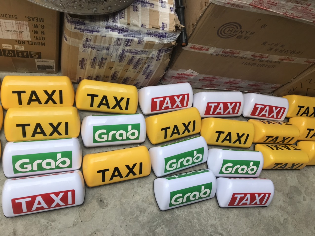 Đèn mui taxi sạc pin lưu điện đế nam châm hít