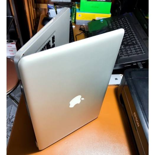 Macbook Pro Vỏ Nhôm mid 2010 8Gb Ram, SSD 128Gb , Logo+phím led Cực Đẹp Sang Chảnh