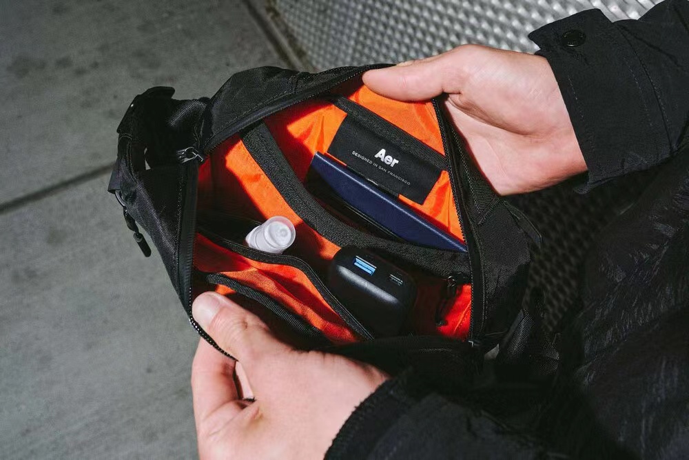 Aer hot sale sling pouch