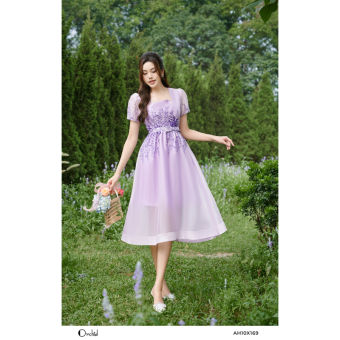 Đầm hoa tím dáng xòe phối tay bồng tiểu thư tằng kèm đai lưng Orchid - AH10X169