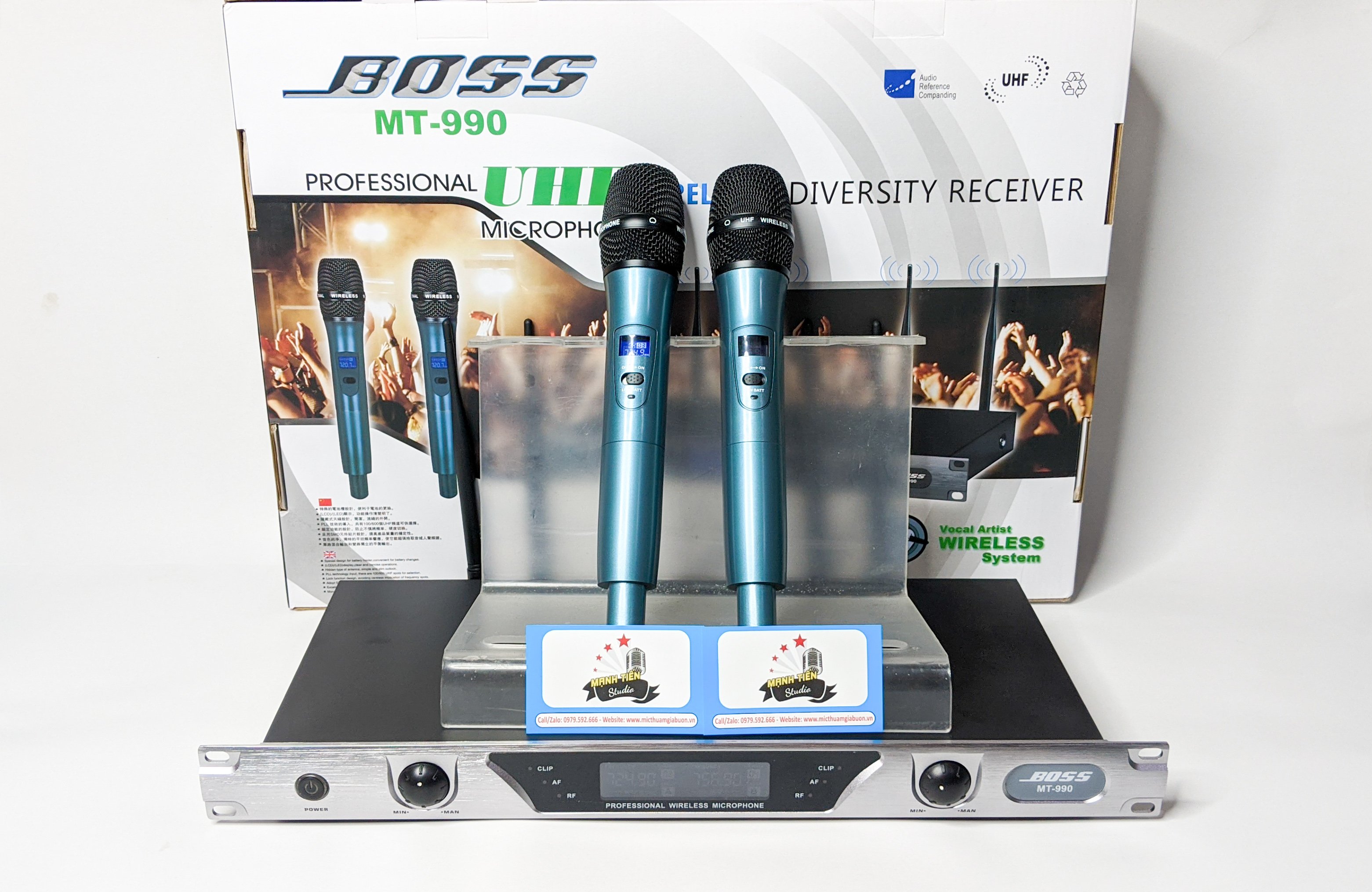Micro Boss MT-990 Không Dây UHF- Hàng Nhập Khẩu, Cao Cấp, Chính Hãng, Nơi Bán Dàn Karaoke Gia Đình Micro Karaoke Chất Lượng Cao, Loại 4 Râu, Tay Mic Có Màn Hình Led Hiển Thị, Chống Hú Cực Tốt, Pin Cực Lâu, Chất Âm Dày Và Trong Trẻo, BH 12Tháng