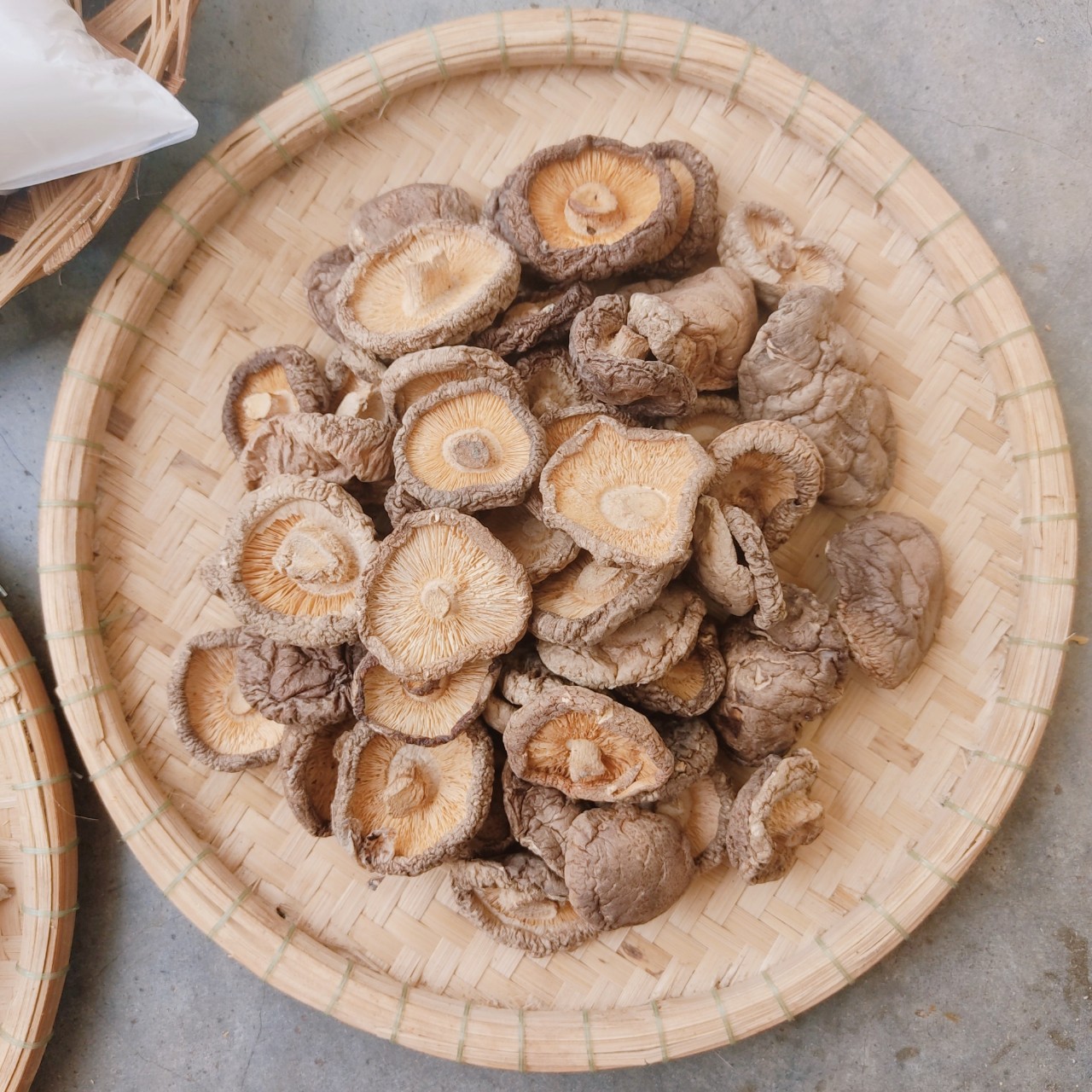 Nấm đông cô khô siêu ngon hàng loại 1 gói 100gr  - Ảnh thật tại shop