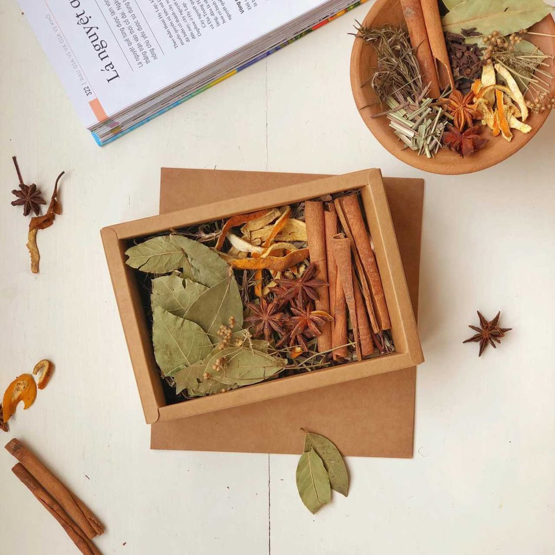Thảo mộc xông nhà ( hương thảo,sả khô, lá nguyệt quế, đinh hương, hao hồi, quế, vỏ cam...) - tm05