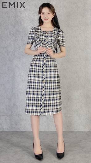 Váy đầm nữ kẻ caro đẹp thiết kế cổ vuông cúc dọc thân màu đen EMIX