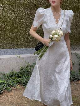 Đầm thiết kế dáng xòe, đầm ren cao cấp cổ V phong cách Hàn Quốc